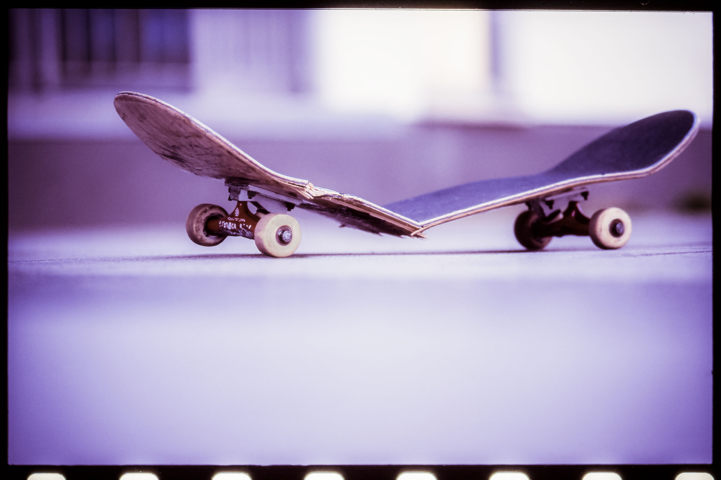 Broken Skateboard, Analogfotografie, Willi Nothers 